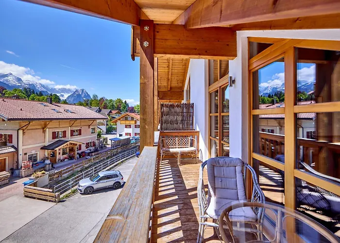 Mountain Safari - Spacious, Scenic And Steps From Adventure Garmisch-Partenkirchen