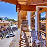 Mountain Safari - Spacious, Scenic And Steps From Adventure 加爾米施-帕滕基興