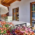 Mountain Safari - Spacious, Scenic And Steps From Adventure 度假居