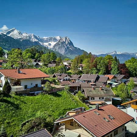 Holiday home Mountain Safari - Spacious, Scenic And Steps From Adventure