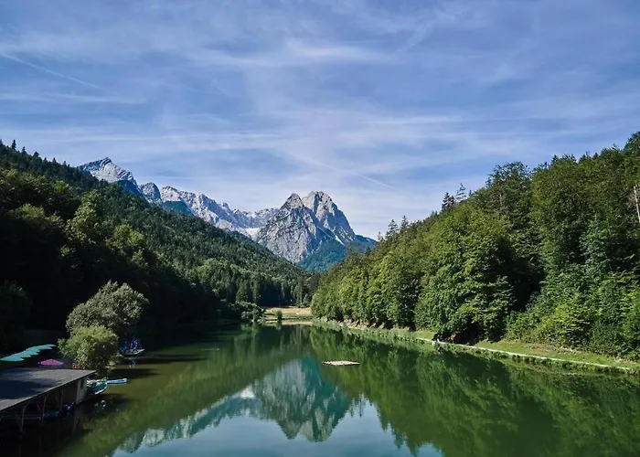 Dom wakacyjny Mountain Safari - Spacious, Scenic And Steps From Adventure Garmisch-Partenkirchen